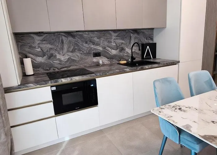 C3 - Alezzi Odyssey Pool &