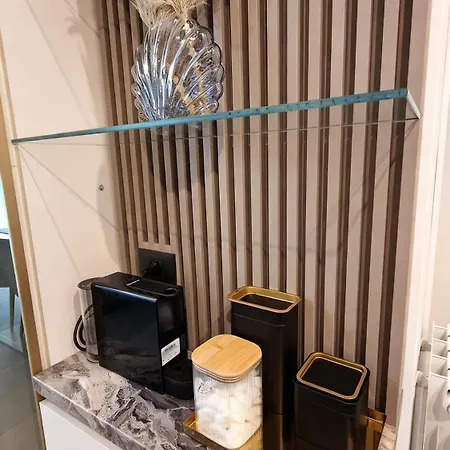 Alezzzy Aparthotel
