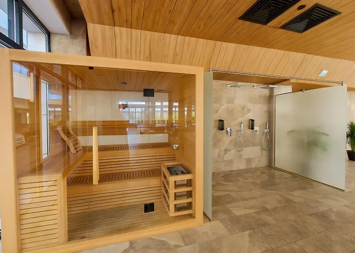 C3 - Alezzi Odyssey Pool & 3*