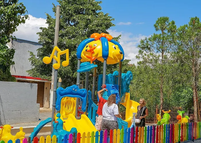 Ξενοδοχείο με διαμερίσματα C3 - Alezzi Odyssey Pool &