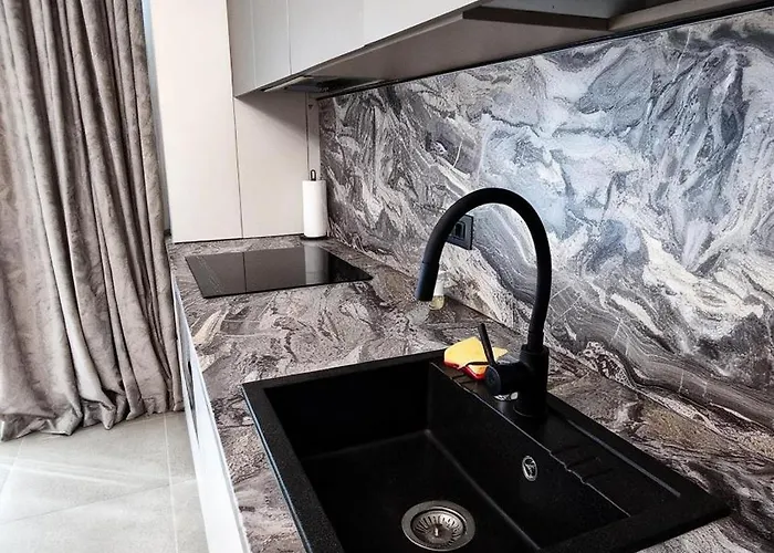 C3 - Alezzi Odyssey Pool &